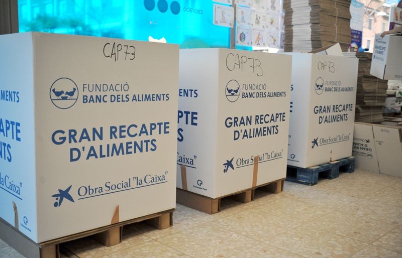 Els aliments s'han col·locat en aquestes capses.