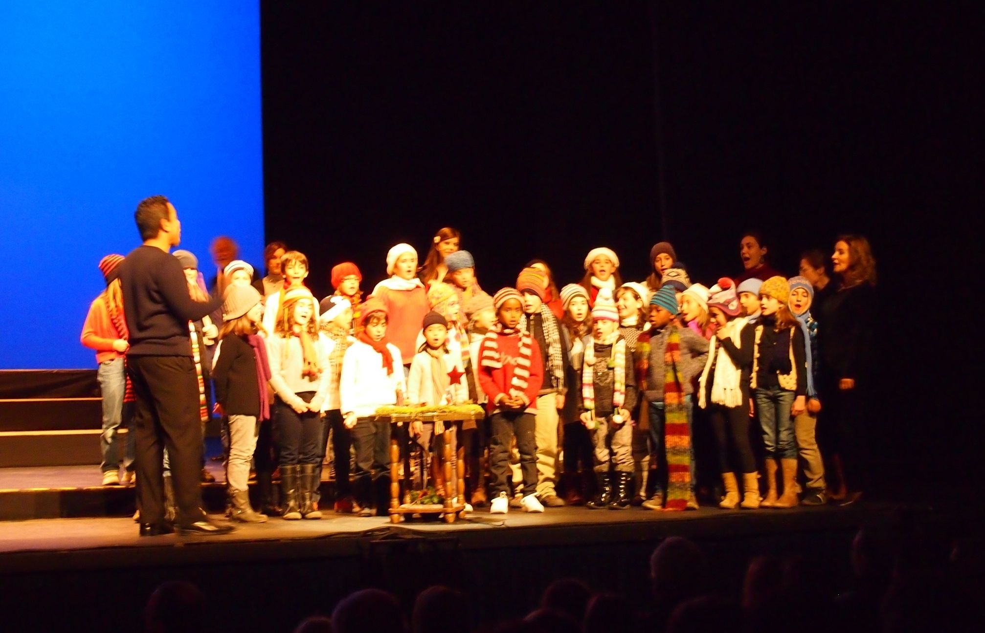 Tres cors infantils han participat de la representació. FOTO: C.Caballé