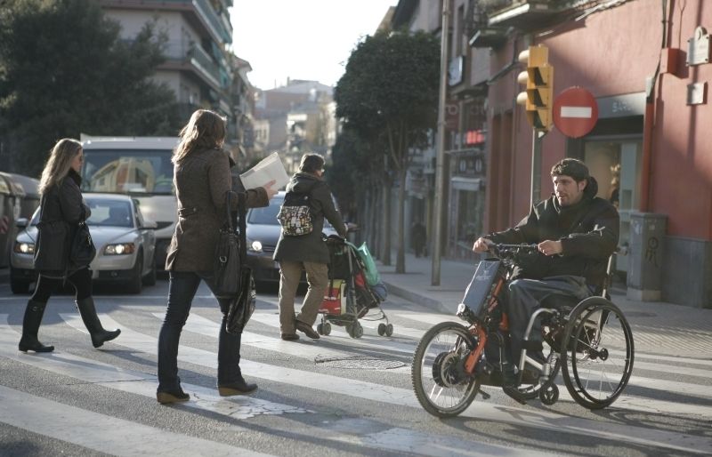 La redacció del DSC ha acompanyat Pau Bach a fer un passeig per diferents punts del centre urbà de la ciutat. FOTO: Artur Ribera