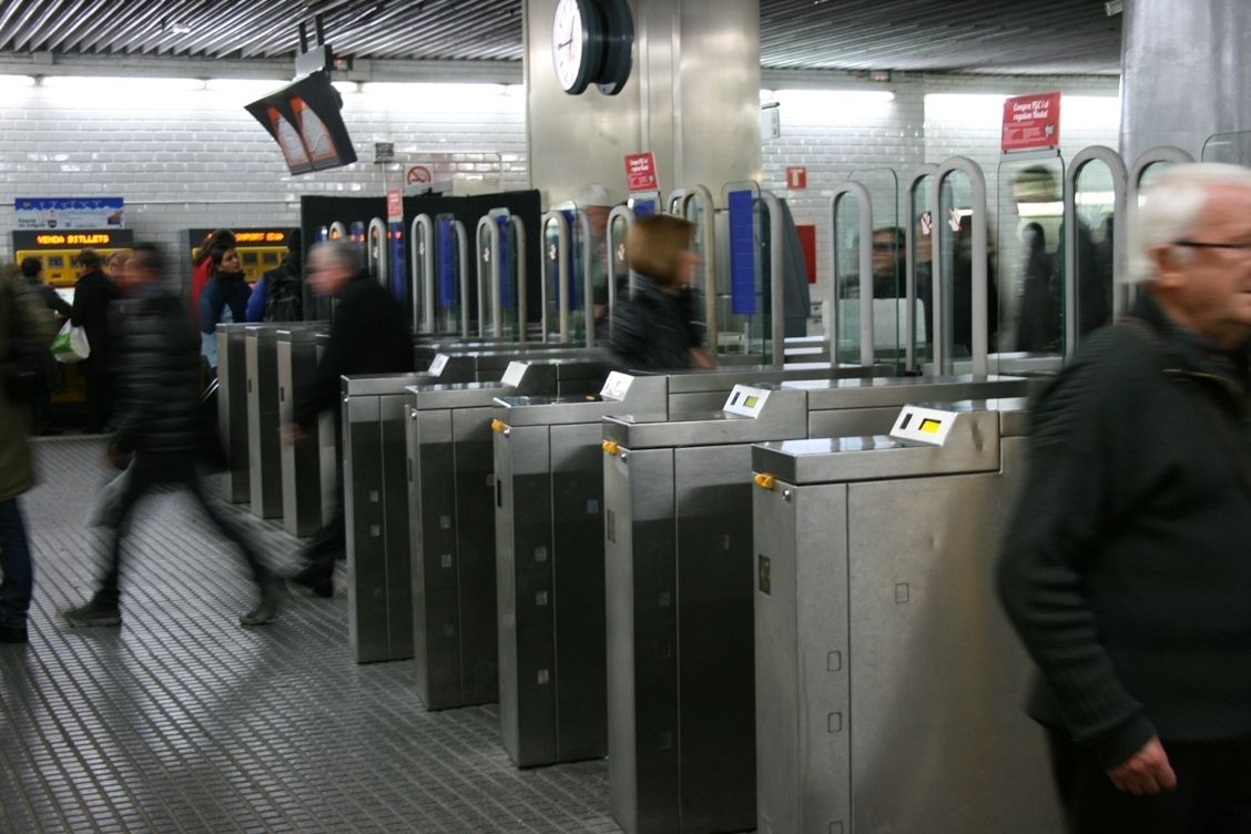 Imatge dels validadors a la plaça de Catalunya. FOTO: Cedida