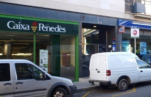 Una de les oficines de Caixa Peneès a Sant Cugat FOTO: JR Armadàs
