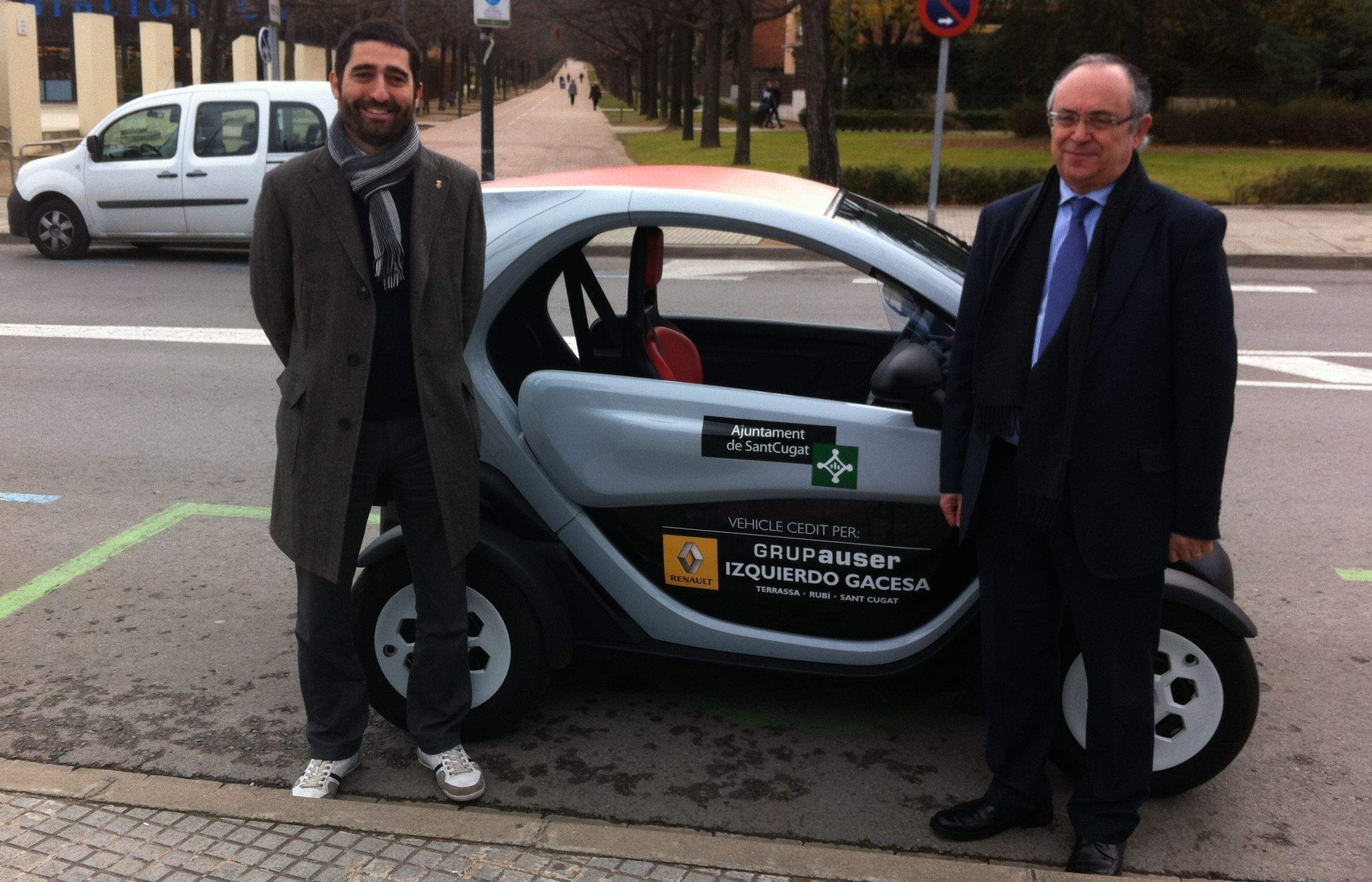 Puigneró i Negre han presentat el nou vehicle elèctric. FOTO: C.Caballé