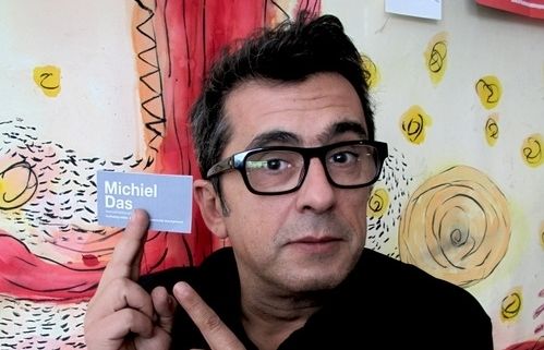 Andreu Buenafuente amb la targeta viatgera FOTO: Cedida