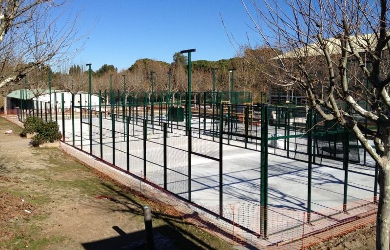 Procés de les obres de les pistes de pàdel del Complex Esportiu EMD de Valldoreix. FOTO: Artur Ribera