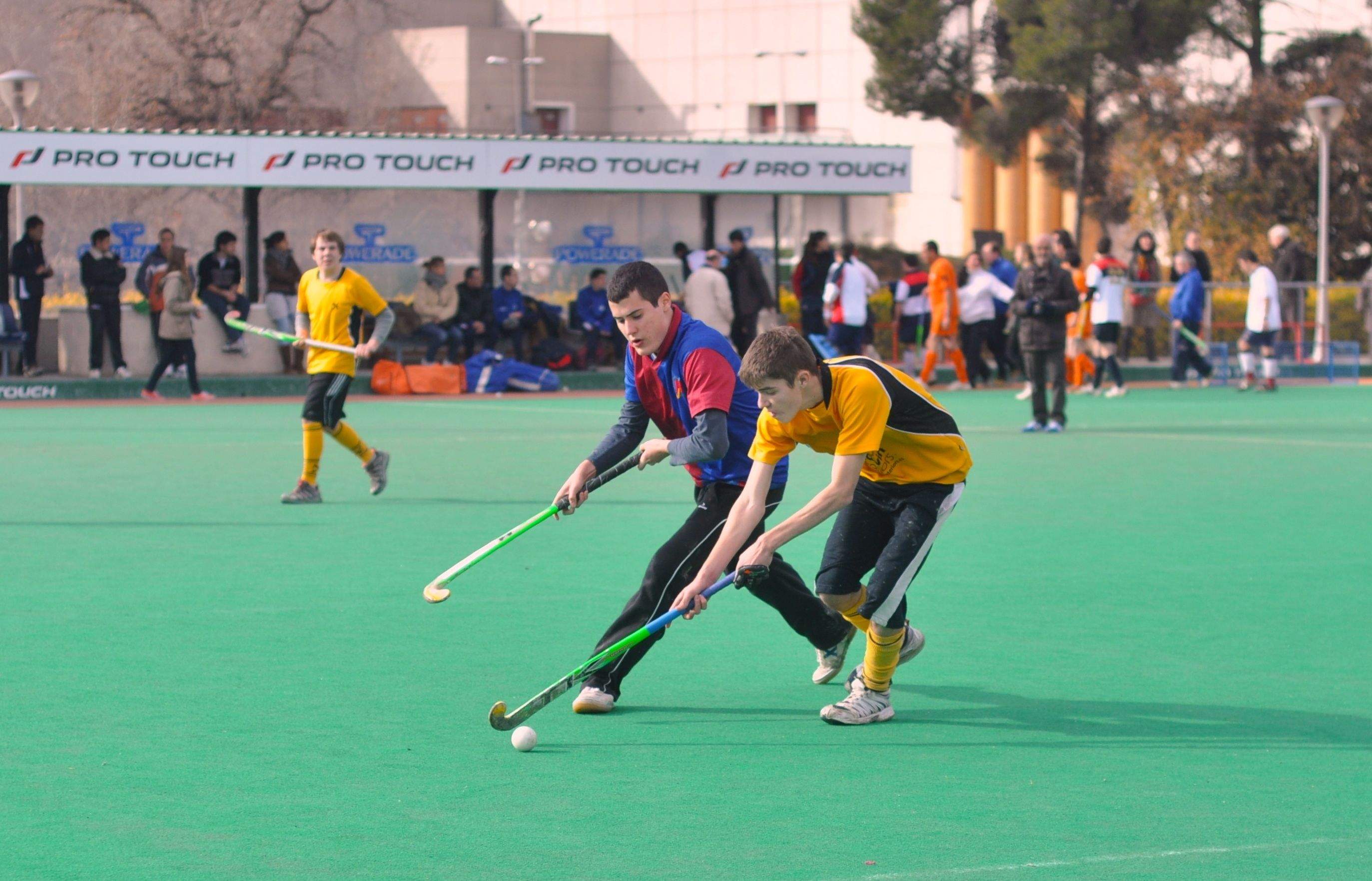 Una acció de la final entre el Paideia (FC Barcelona) i l'Heura (Atlètic). FOTO: Pere Fernández