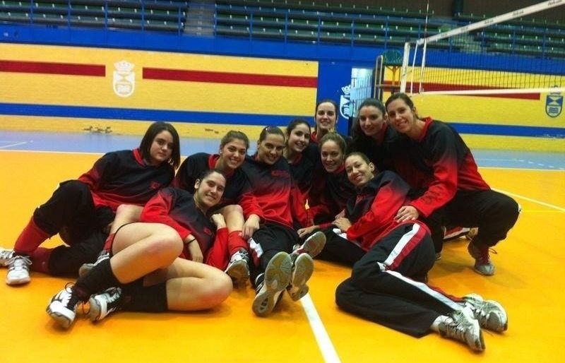 El sènior A femení del CV Sant Cugat, després d'assegurar-se dissabte una posició en la promoció d'ascens. FOTO: Twitter