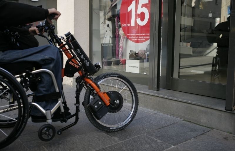 No tots els comerços compleixen les ordenances en matèria d'accessibilitat FOTO: Artur Ribera
