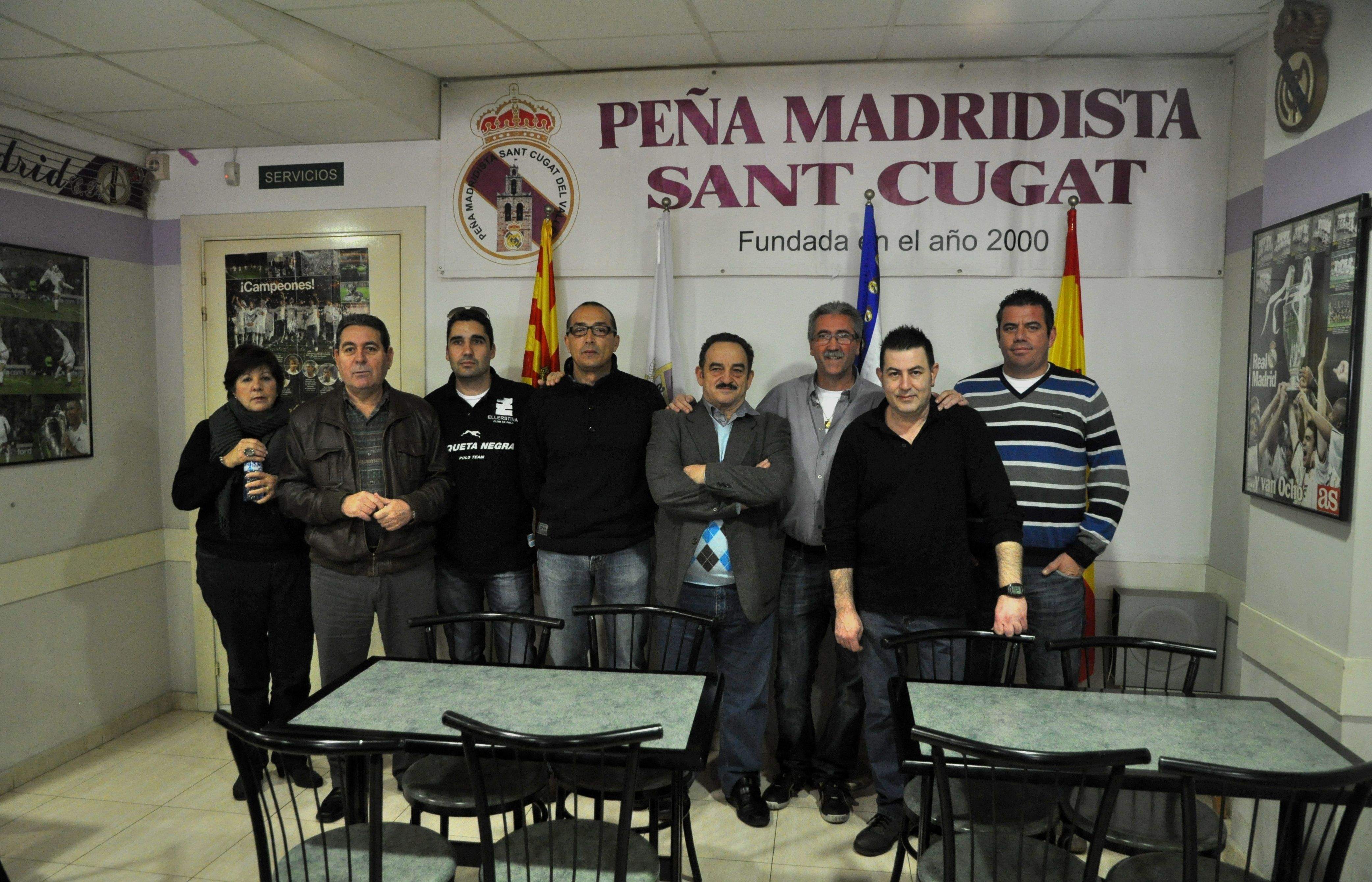 La nova junta de la Penya Madridista, amb Carlos Garcia, al centre. FOTO: Pere Fernández