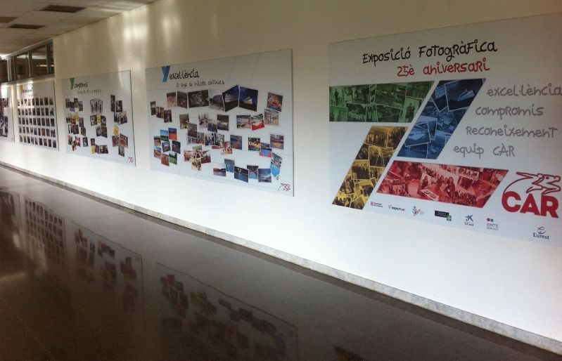 L'exposició es pot visitar al passadís central del CAR. FOTO: À.L.P.