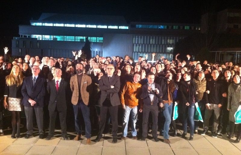 Fotografia de família de tots els assistens. FOTO: Àlex López Puig