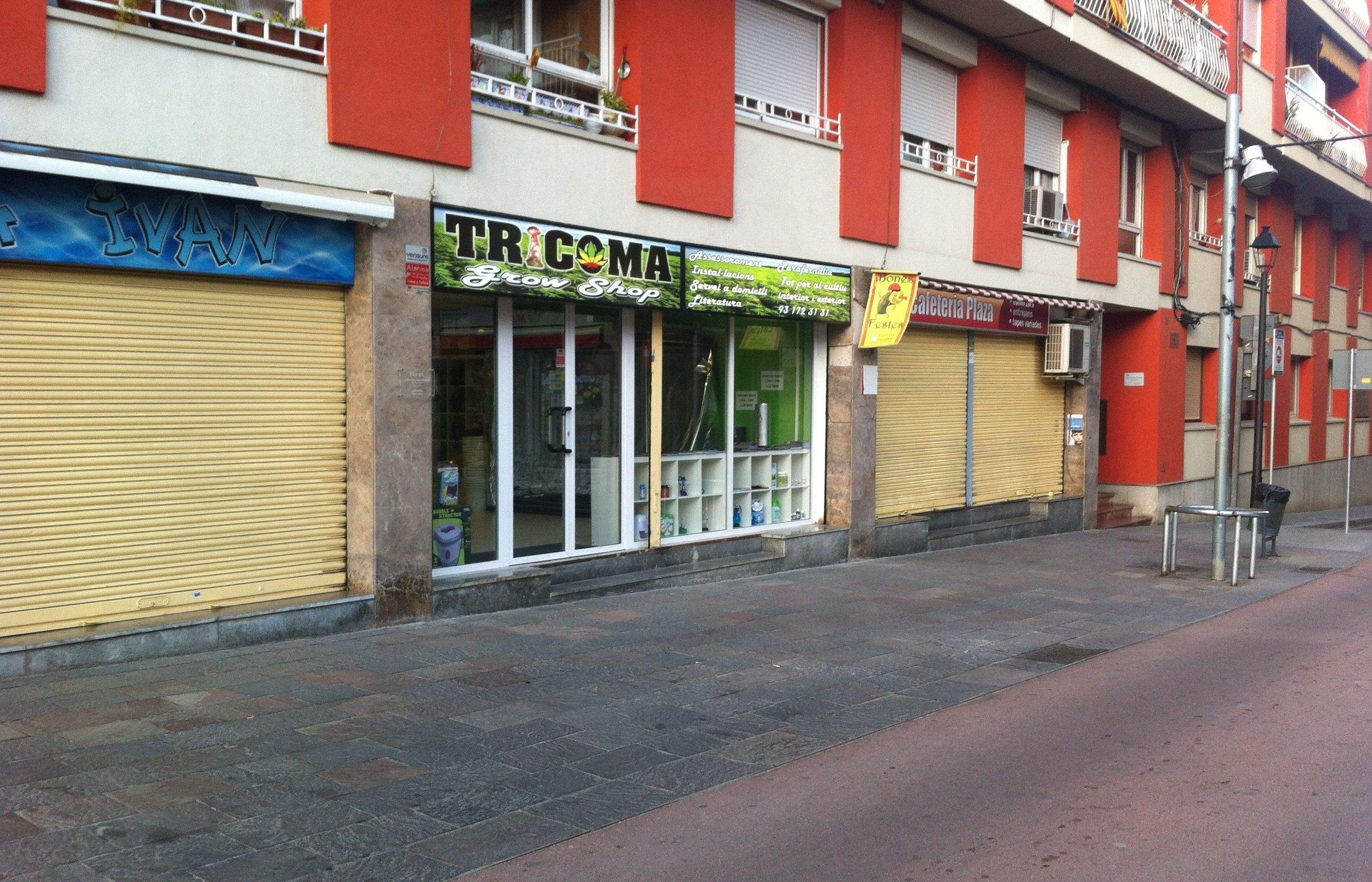 La botiga està situada a la plaça d'en Coll. FOTO: M. Sagalés