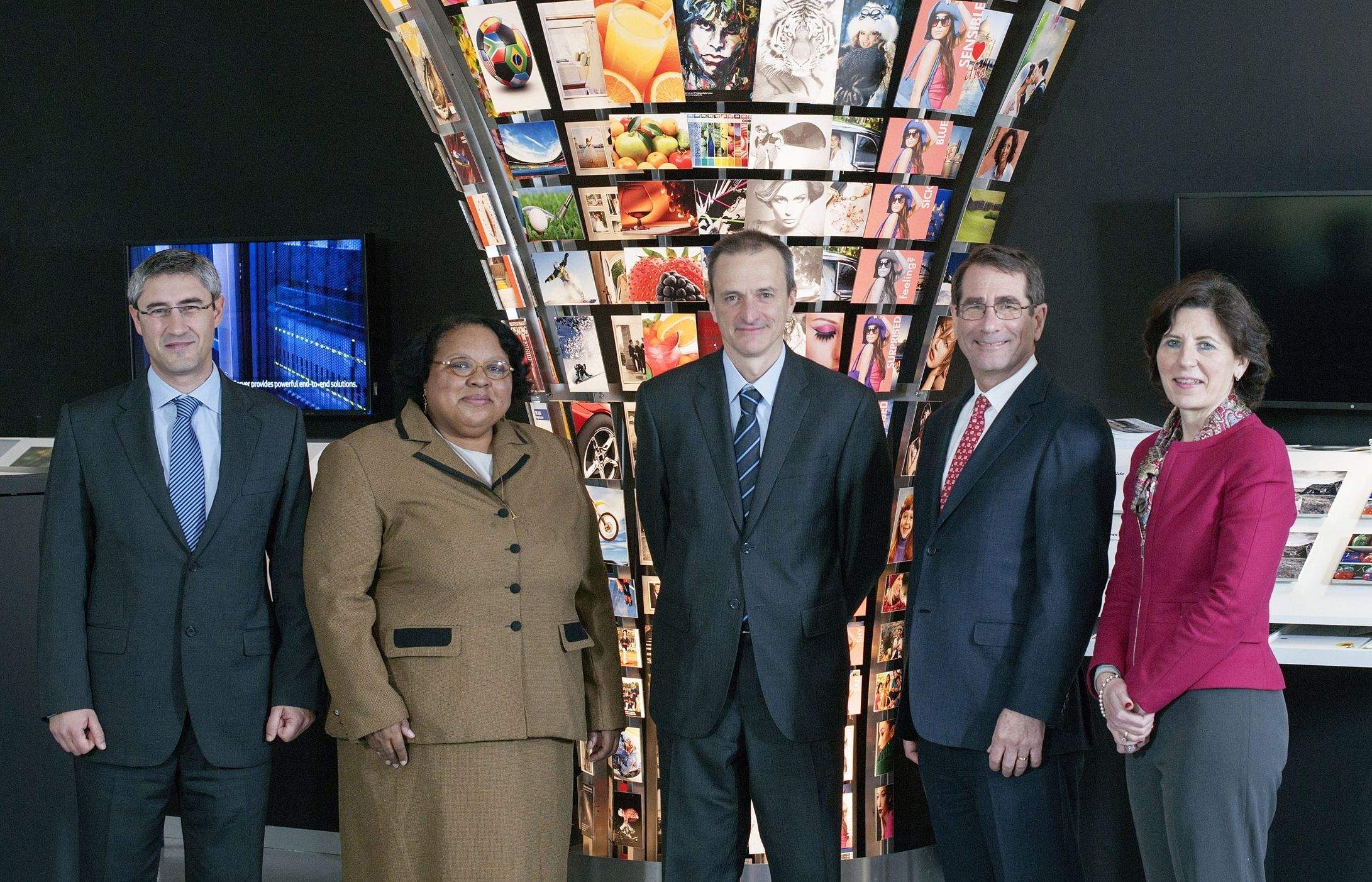 La visita de l'embaixador a la seu local d'HP FOTO: Cedida