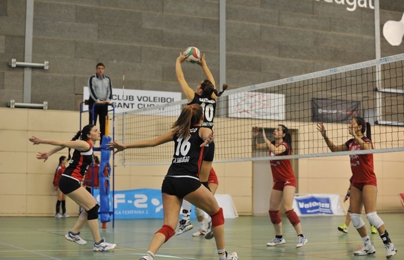 El Club Voleibol Sant Cugat passa per sobre del tercer classificat. FOTO: Amanda Bernal