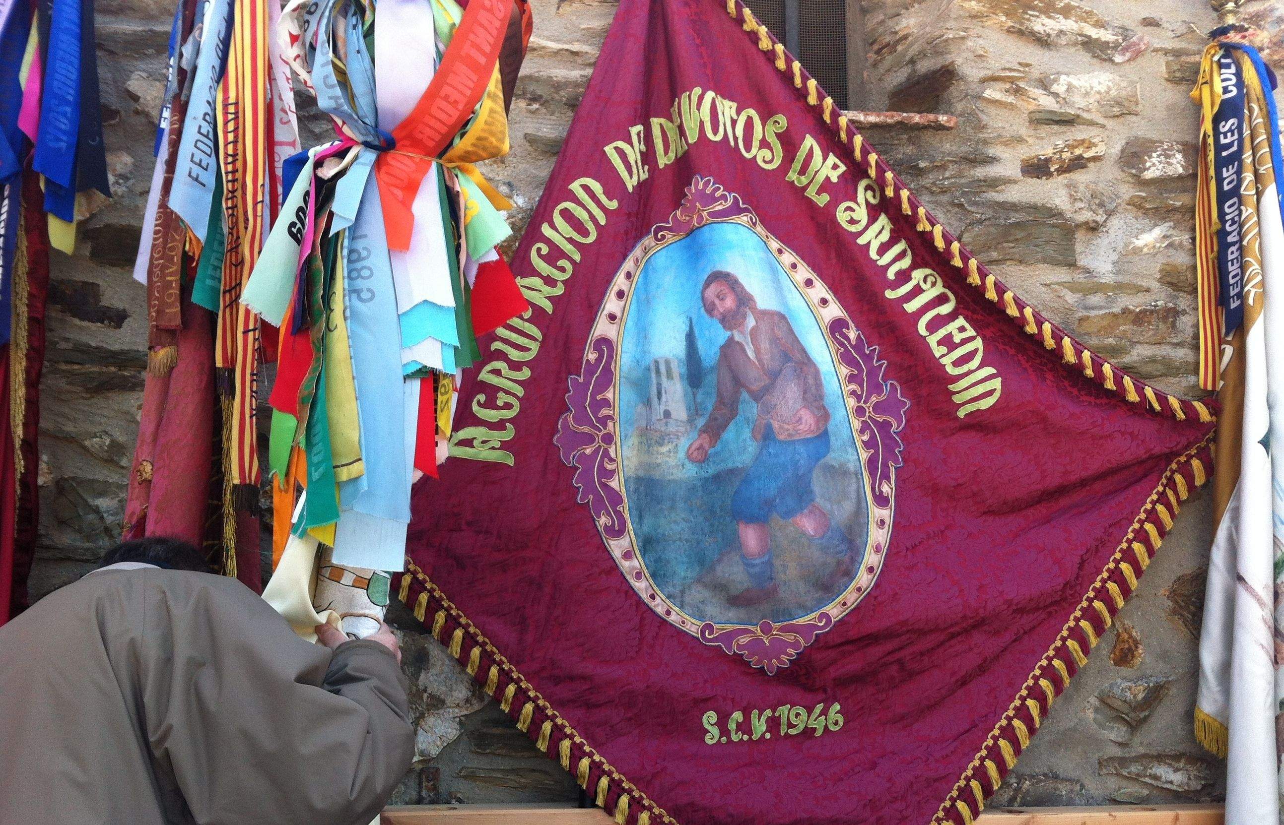 L'aplec ha estrenat una rèplica del penó de Sant Medir. FOTO: Mariona Sagalés