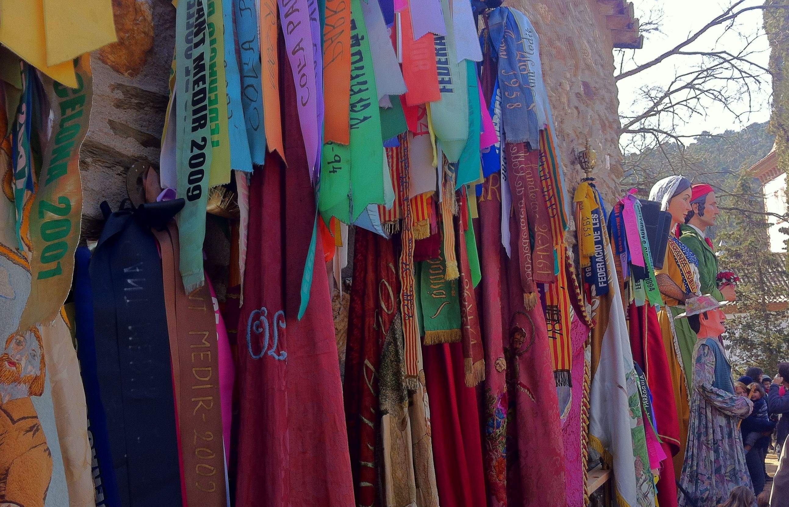 Detall de les cintes de les Colles que participen a Sant Medir. FOTO: Mariona Sagalés