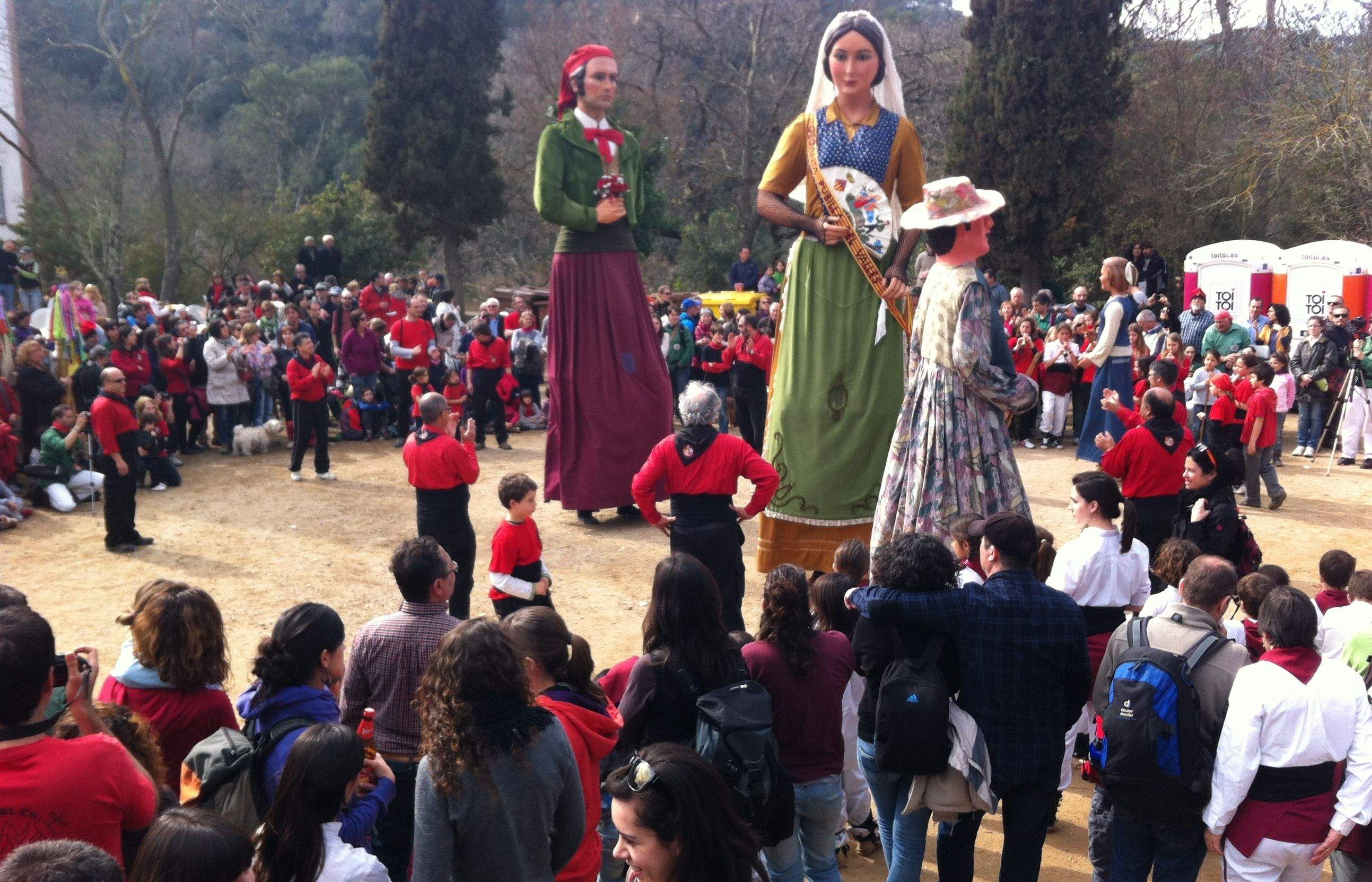 Els gegants han celebrat el sant ballant. FOTO: Mariona Sagalés
