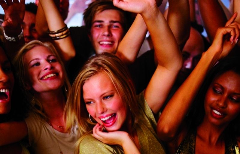 Les festes per a 'singles' són ideals per conèixer gent i lligar