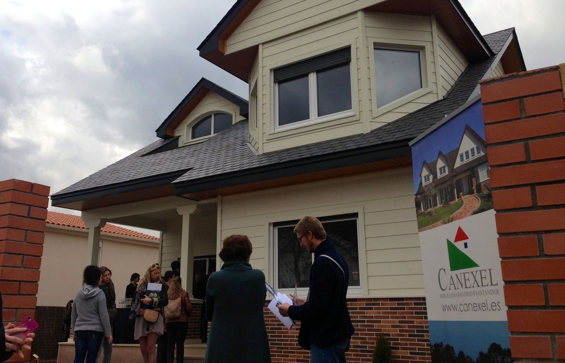 Les cases tenen un procés de construcció de sis mesos. FOTO: A. Mira