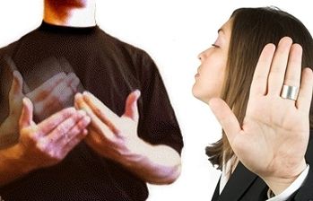 El llenguatge corporal i la veu incideixen més que la paraula