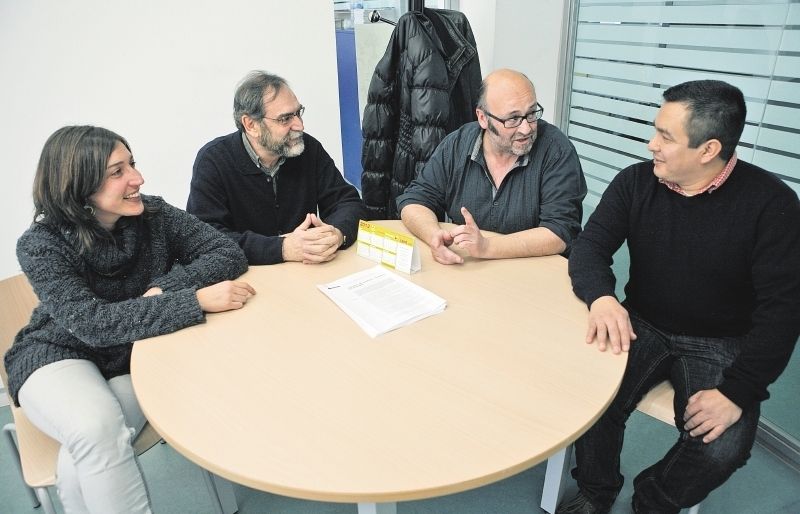 Lídia, Carles, Miquel i Justiniano, durant una trovada al SLC. FOTO: Artur Ribera