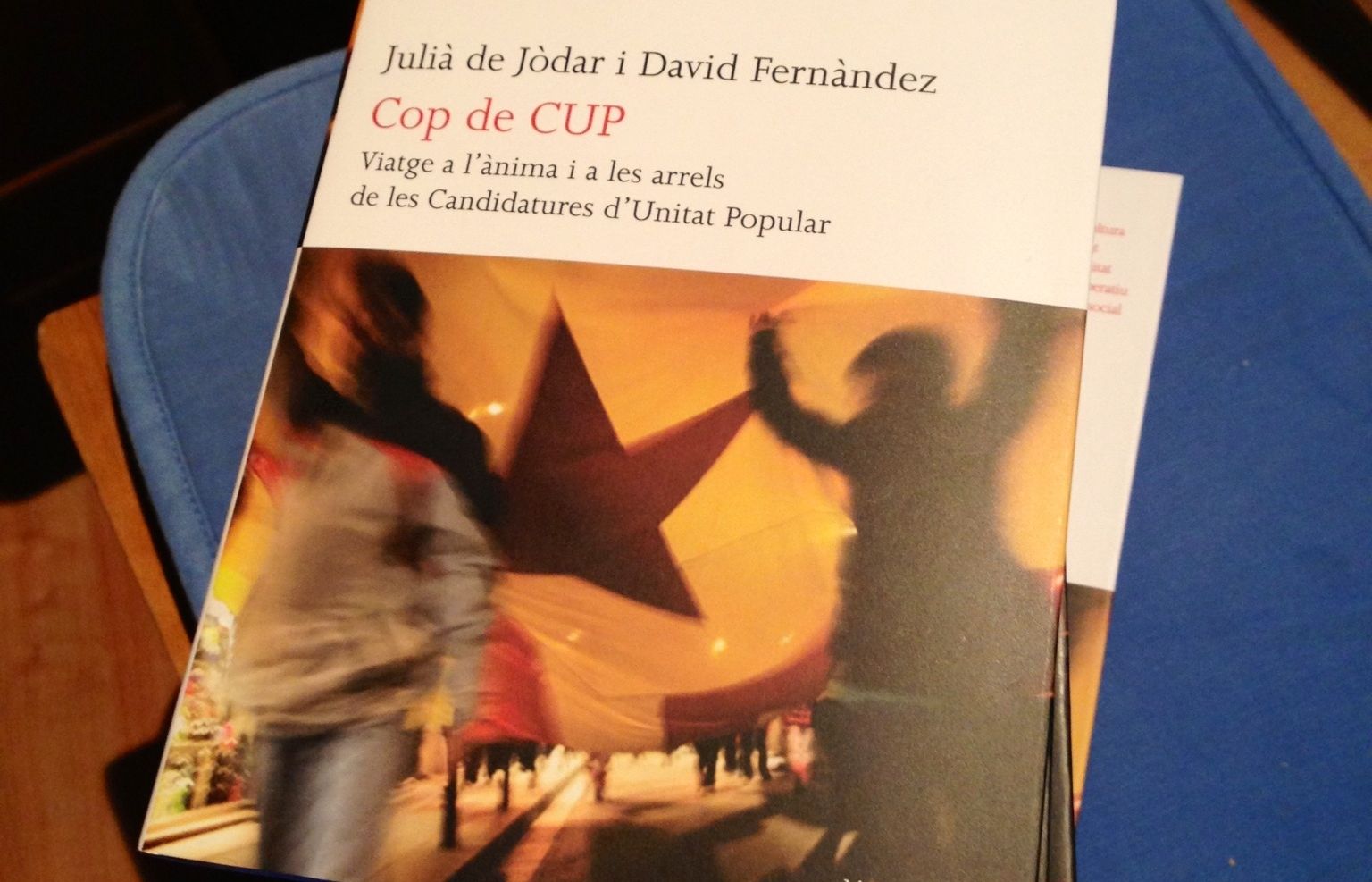 El llibre explica el projecte de la CUP. FOTO: A. Mira 