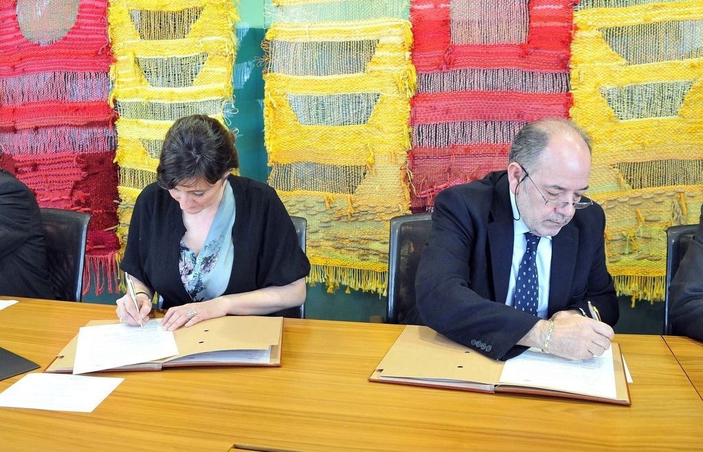 Moment de la signatura del conveni. FOTO: Localpress