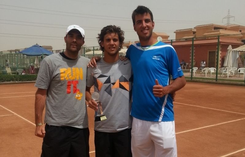 Juan Lizariturry, al centre de la imatge, ha guanyat un torneig a Egipte. FOTO: Cedida
