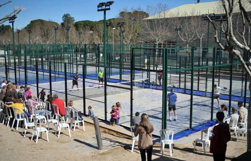 Imatge de la inauguració el 9 de març de les quatre noves pistes de pàdel al Complex Esportiu EMD de Valldoreix. FOTO: Amanda Bernal
