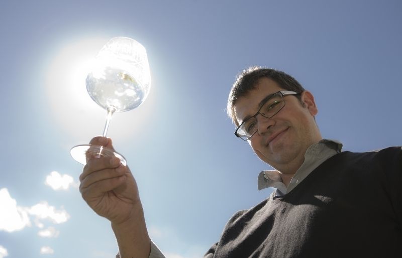 Ferran Centelles és sommelier de WineisSocial situat a la Casa Banana de Sant Cugat  FOTO: Artur Ribera