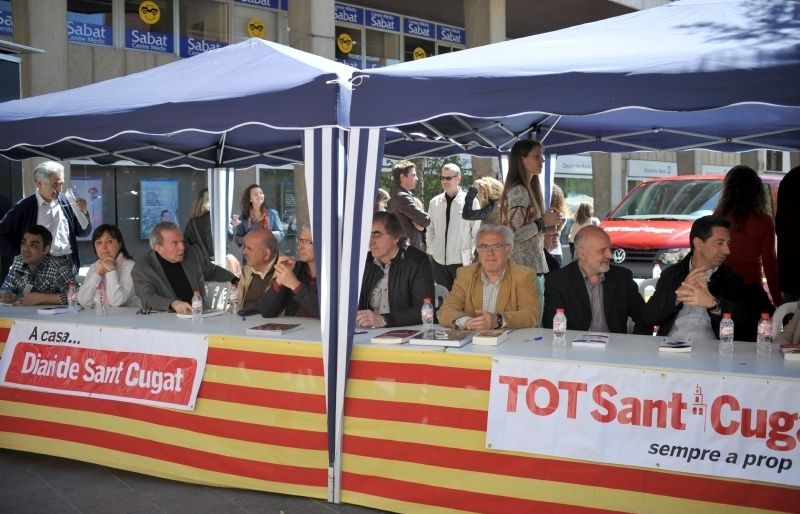 D'11 a 14:30 van estar signant els llibres més de 20 escriptors locals. FOTO: Amanda Bernal