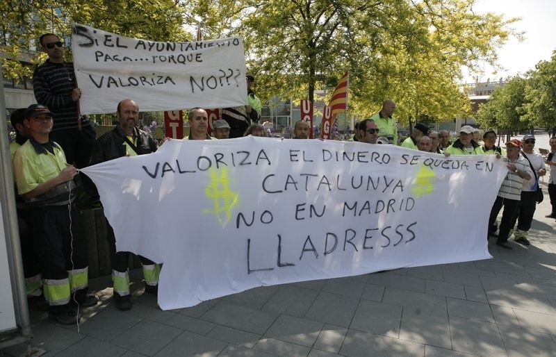Els manifestants exigeixen cobrar el que es va acordar. FOTO: A.Ribera