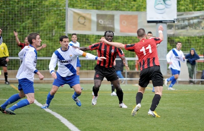 Claudi remata a l'àrea petita per fer el 3-1. FOTO: Amanda Bernal