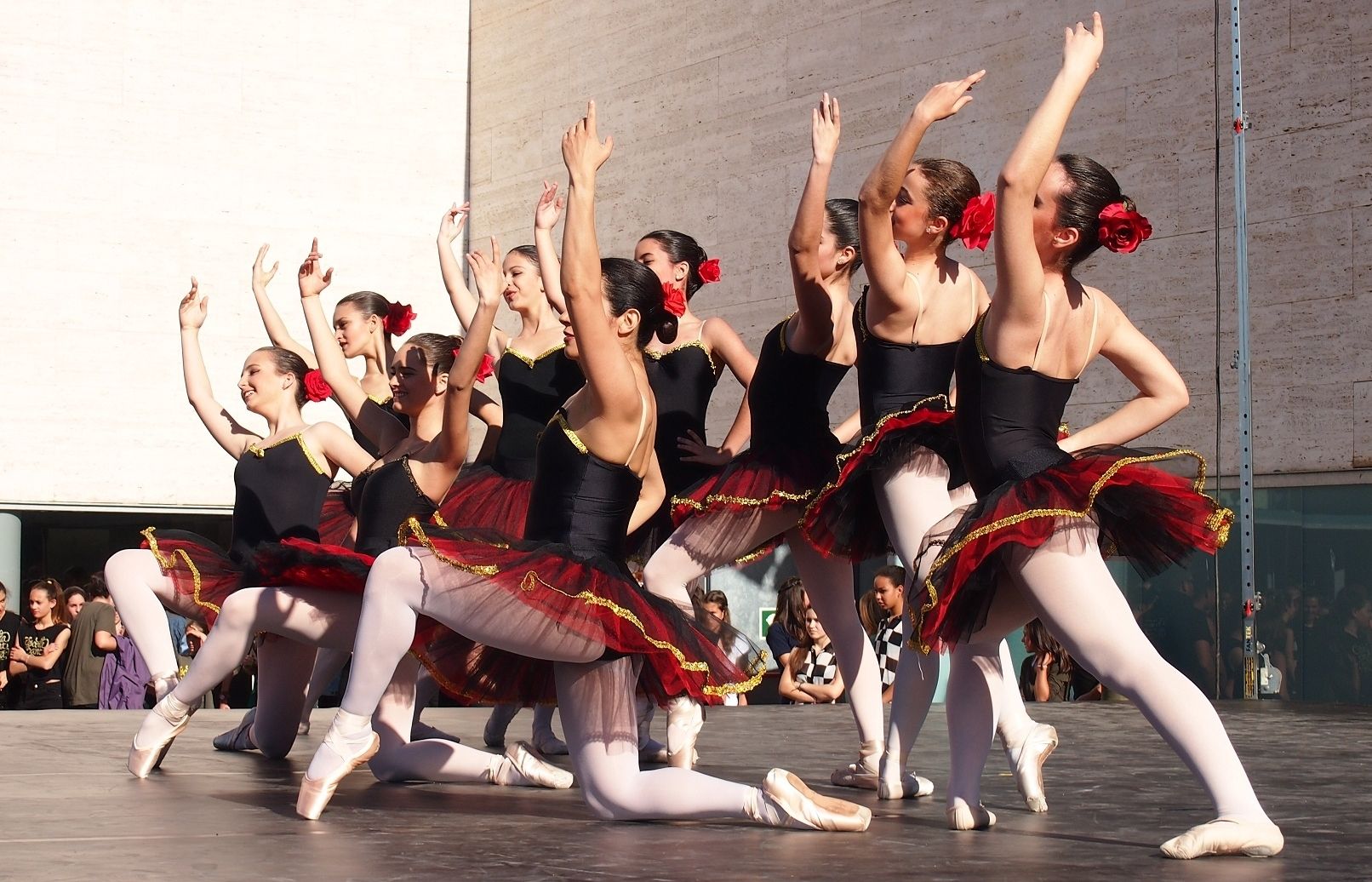 Onze escoles han passat amb una quartantena de balls per l'escenari. FOTO: C.Caballé