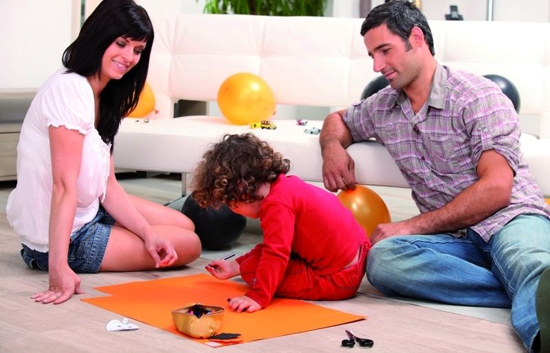 Amb botons i cotxes de joguina podeu decorar l'habitació infantil