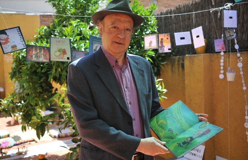 Jaume Sisa ha signat els seus llibres 'Qualsevol Nit pot sortir el sol'. FOTO: Amanda Bernal 