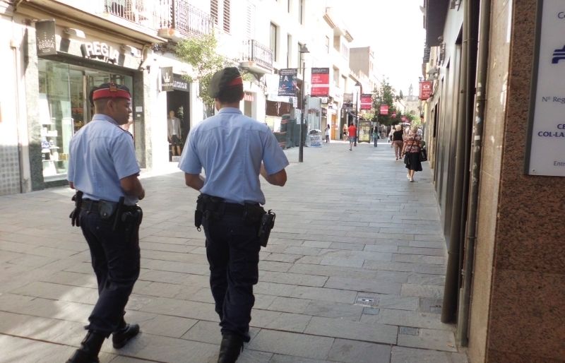 Deu dels 13 presumptes simulacions de robatori eren de telèfons intel·ligents. FOTO: Arxiu