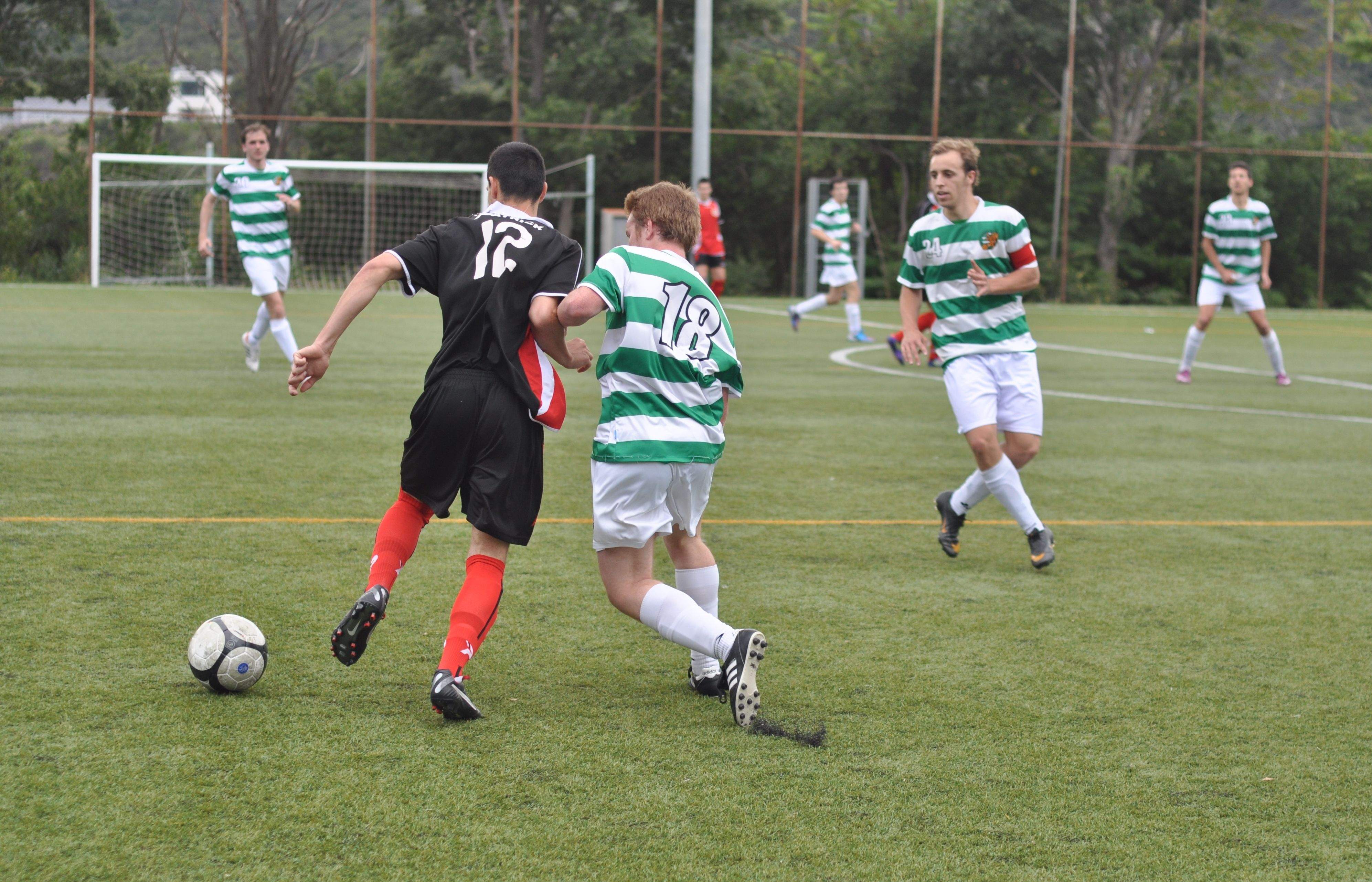 Una acció del partit entre Valldoreix FC i Marianao Poblet. FOTO: Pere Fernández