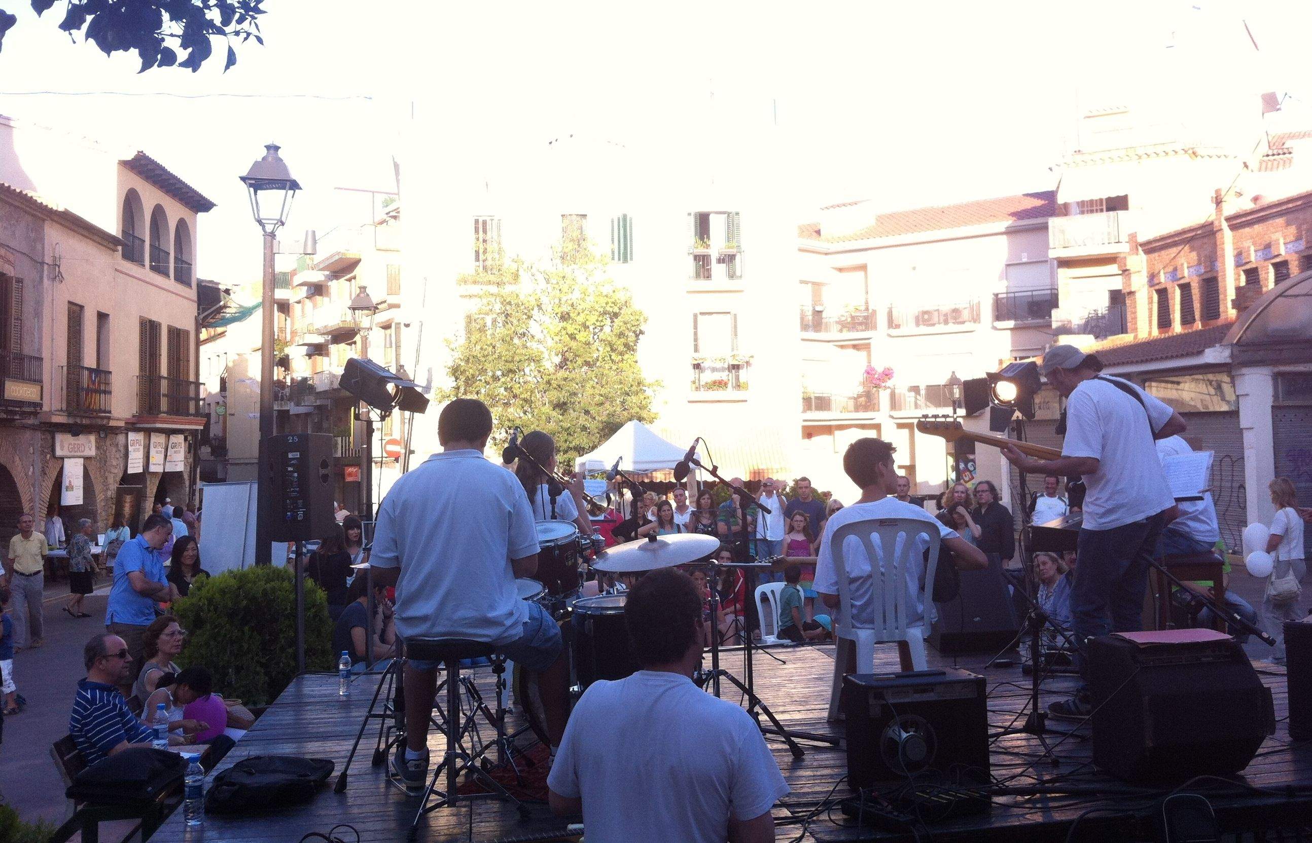La música ha estat present amb l'Escola Fusió durant tota la Nit en Blanc. FOTO: C.Caballé