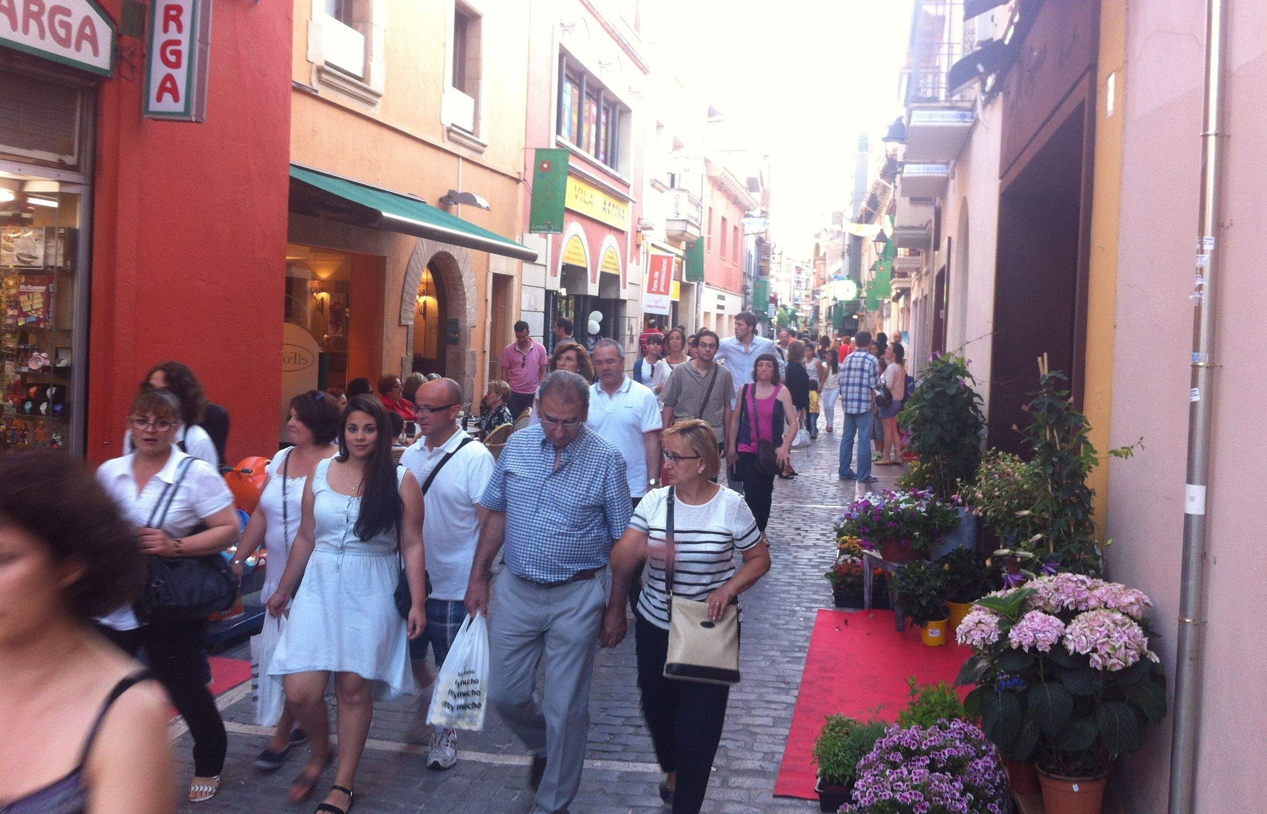 Centenars de persones han omplert el centre de Sant Cugat. FOTO: C.Caballé