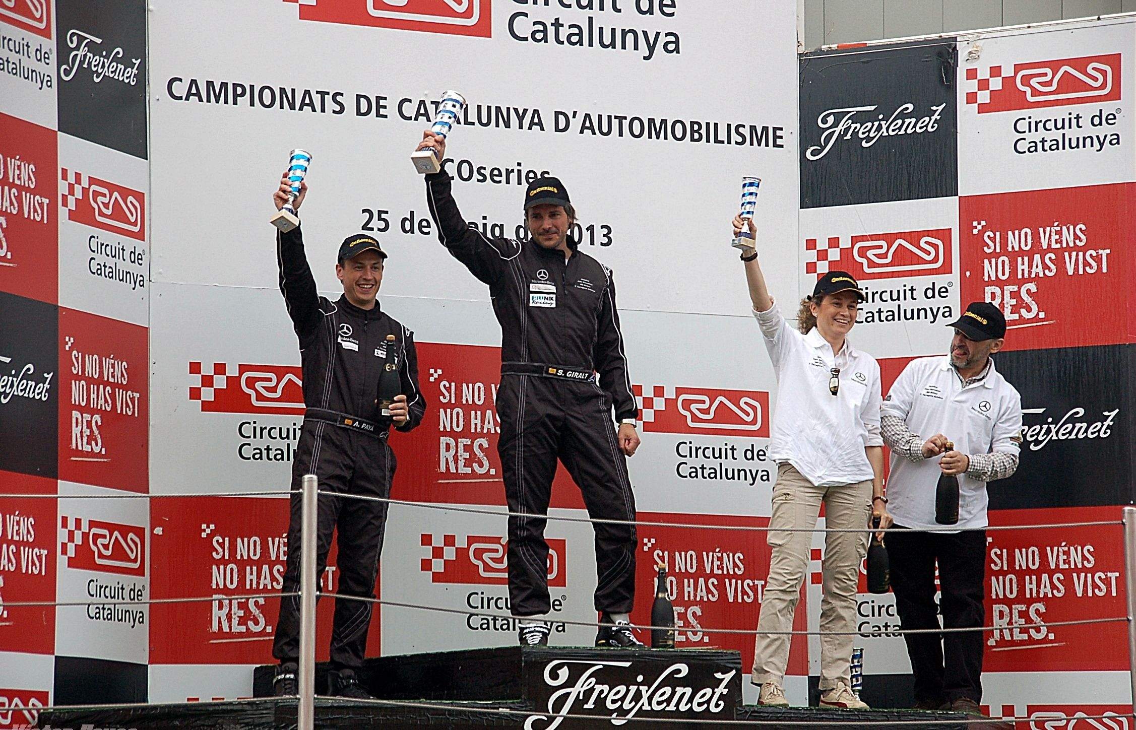 L'equip Mercedes Barcelona Eco Team, al podi de lECOsèries 2013, al Circuit de Catalunya. FOTO: Cedida