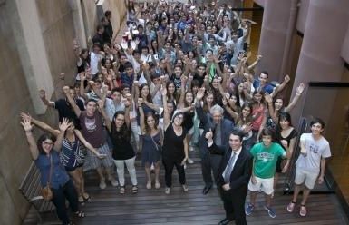 Els 49 joves que han aconseguit la beca. FOTO: Cedida 