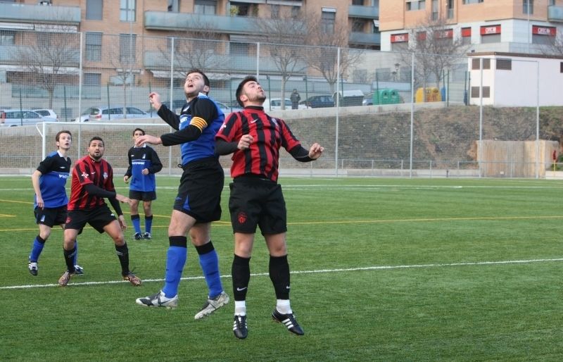 Imatge de l'últim derbi entre el Sant Cugat Esport FC i el Junior FC, el 30 de gener del 2011. FOTO: Lluís Llebot