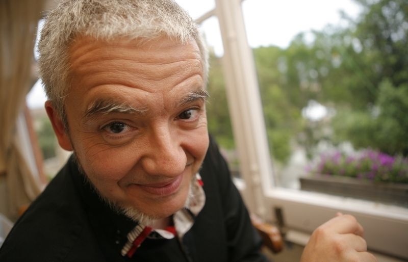 Màrius Serra ha protagonitzat la primera 'Tertúlia amb amics'. FOTO: Artur Ribera