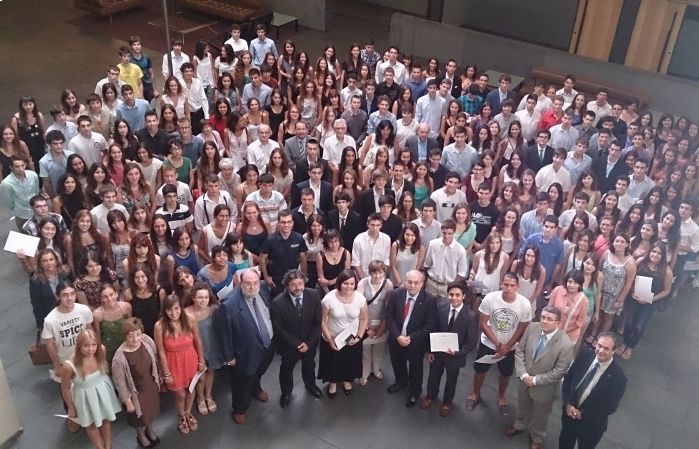 Foto de família de tots els alumnes distingits. FOTO: Cedida