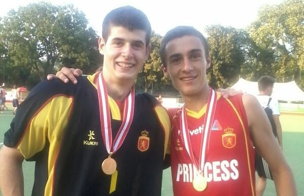 Alberto Carnicer i Marc Serrahima, amb la medalla d'or a l'europeu sub-18. FOTO: Cedida