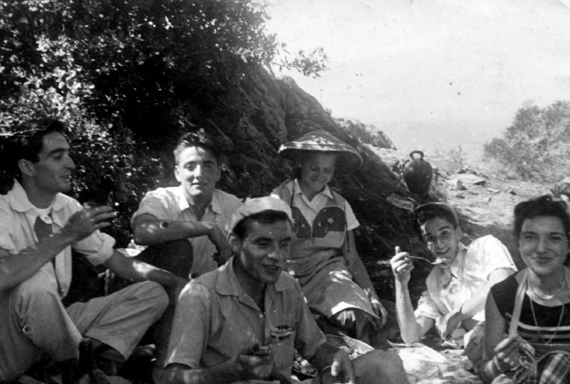 Grup damics dexcursió a Can Montmany als anys 50 