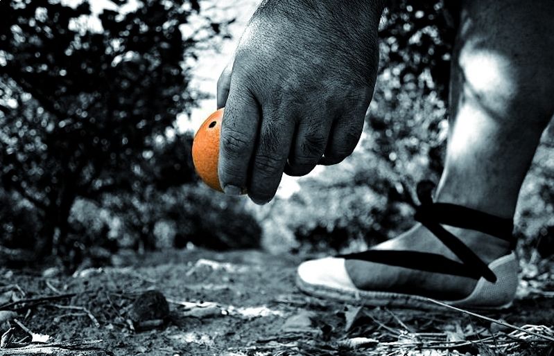 Si no podíem pagar les taronges, les canviàvem per espardenyes velles. FOTO: Cedida