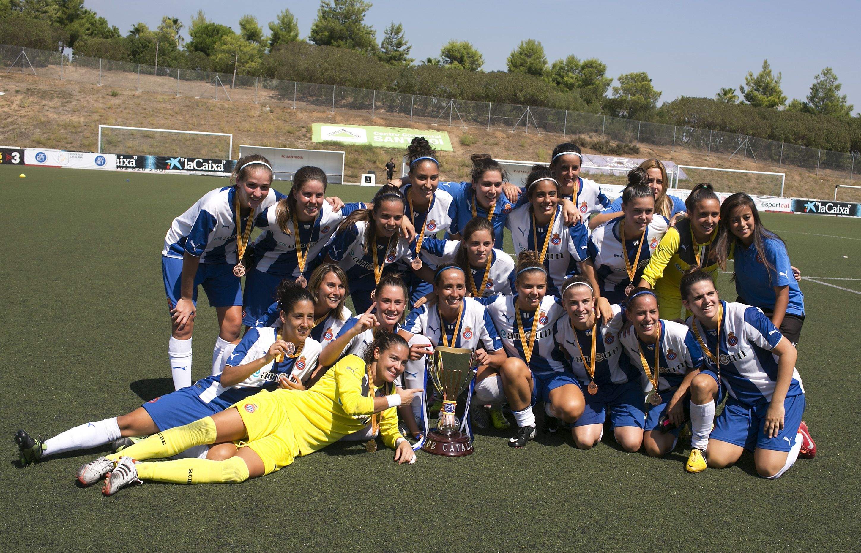 La portera Mireia Nagel, amb samarreta groga, a la dreta de la fotografia. FOTO: Federació Catalana de Futbol