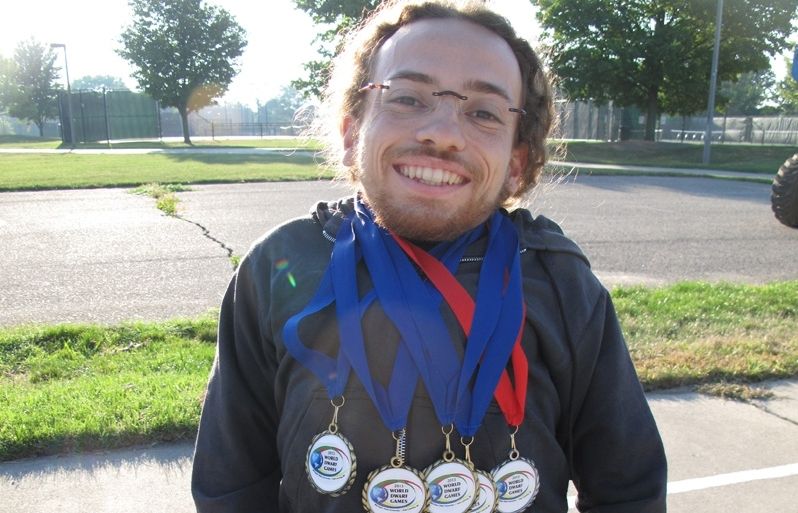 Joan Pahisa, amb les cinc medalles. FOTO: Cedida