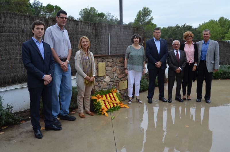 Ofrena floral a Valldoreix. FOTO: Arxiu